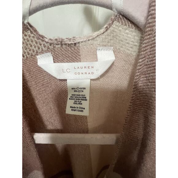 LC Lauren Conrad Shawl Women’s One Size Blush Pink Plaid Warm Cozy Knit Wrap - Picture 4 of 5